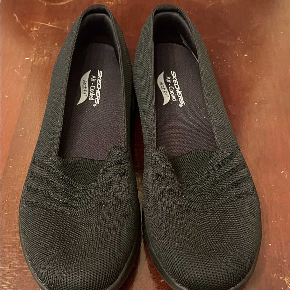 Skechers Women's Black Slip-On Knit Loafers 71/2